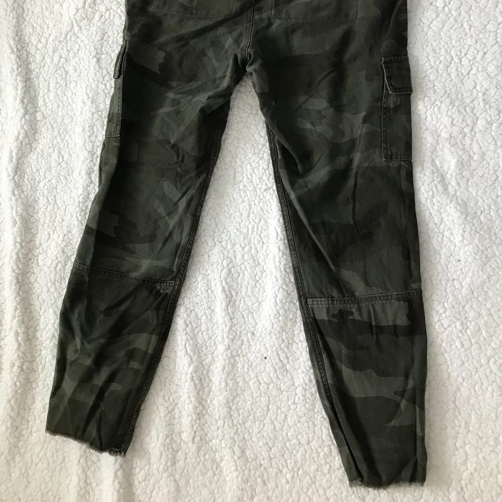 Abercrombie and Fitch cargo camo jeans - Picture 4 of 5